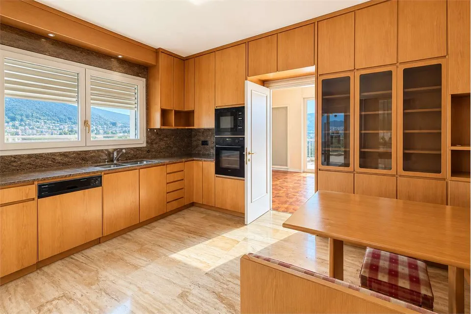 Elegante Residenza con vista lago e giardino privato – foto 5 di 13