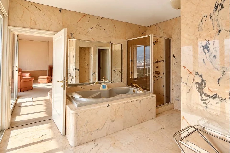 Elegante Residenza con vista lago e giardino privato – foto 7 di 13