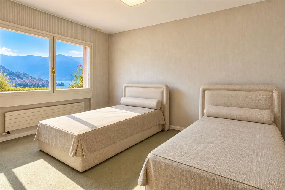 Elegante Residenza con vista lago e giardino privato – foto 11 di 13