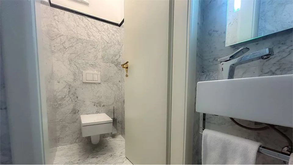 Villa mit Pool und Nebengebäude – Foto 10 von 13
