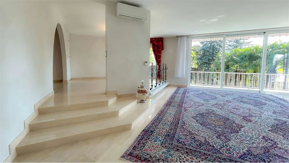 Villa mit Pool und Nebengebäude – Foto 6 von 13