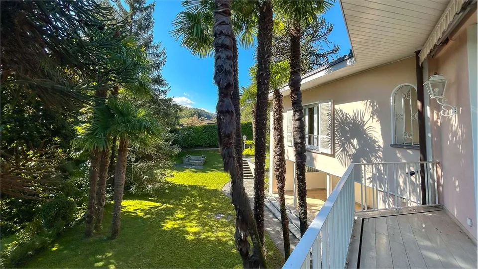 Villa mit Pool und Nebengebäude – Foto 8 von 13