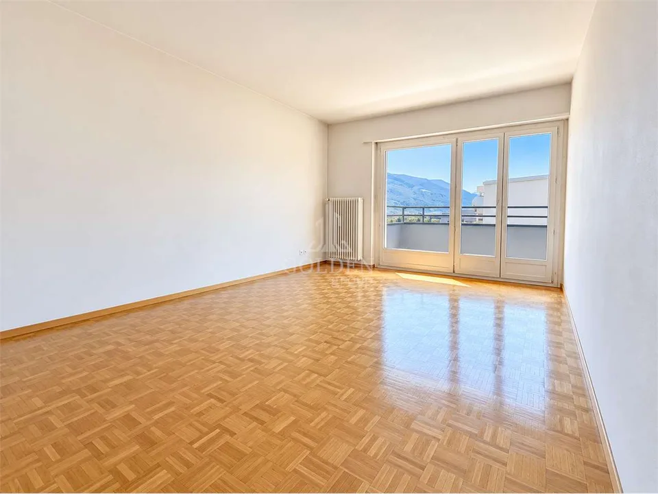 3,5 Zimmer mit Balkon, wenige Schritte von der Piazza Grande entfernt – Foto 3 von 10
