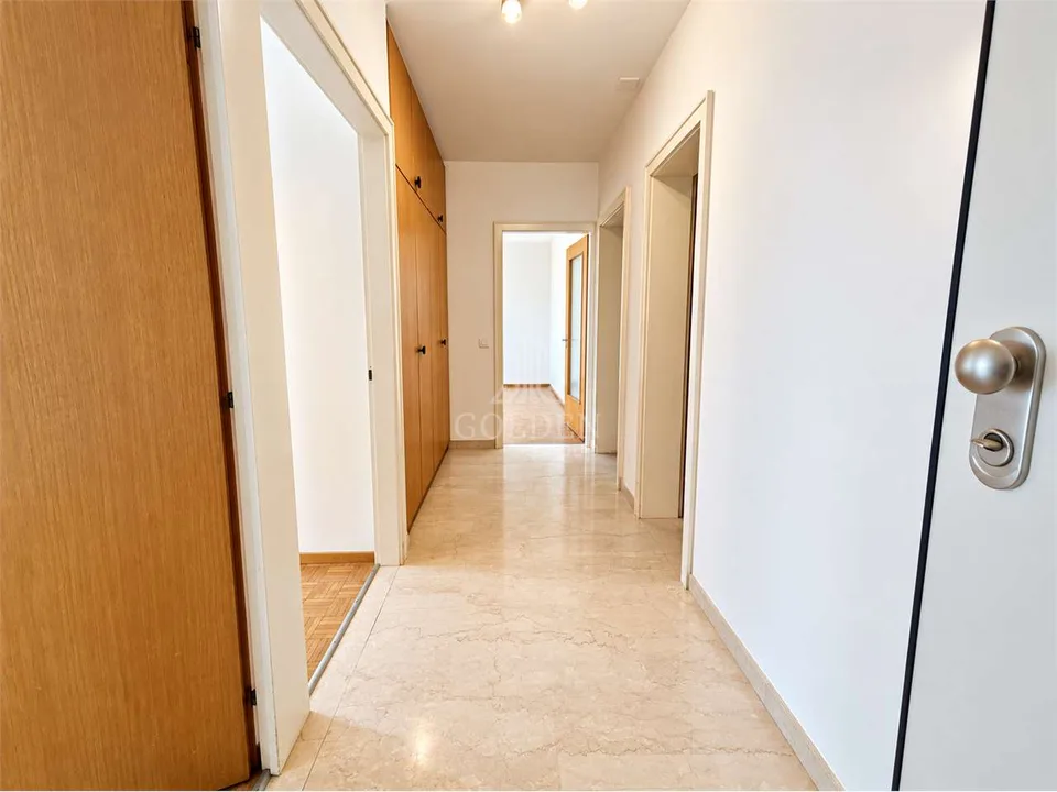 3,5 Zimmer mit Balkon, wenige Schritte von der Piazza Grande entfernt – Foto 7 von 10