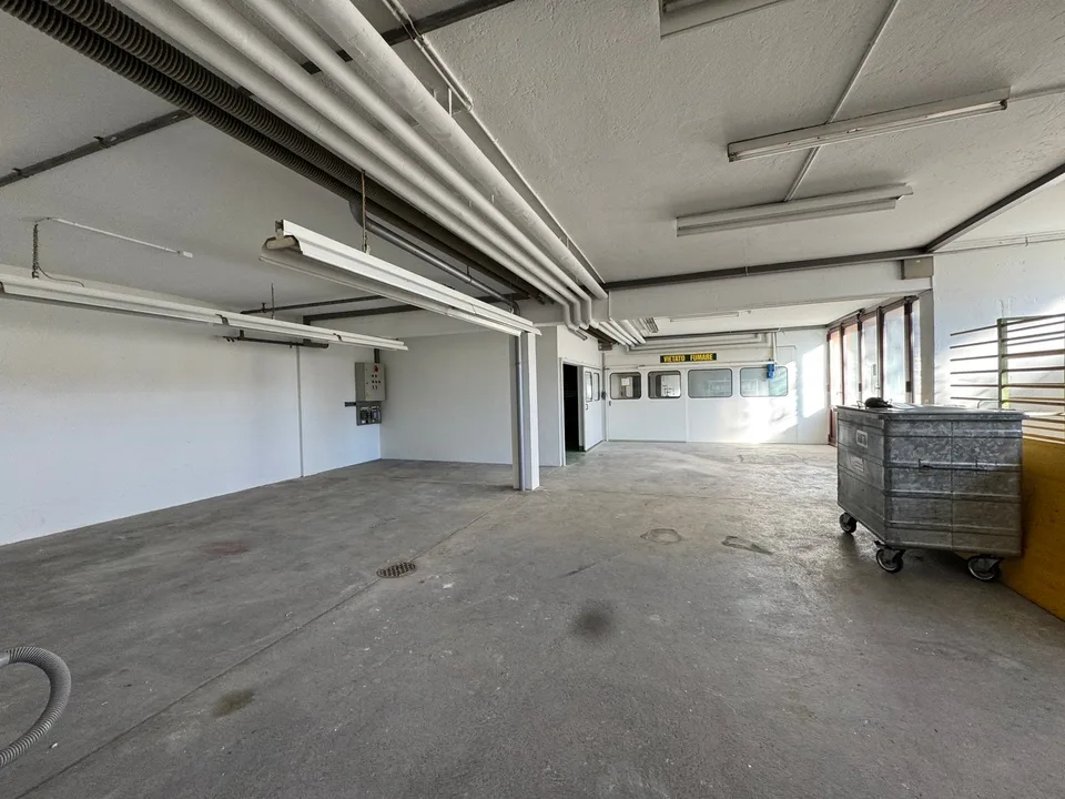 Verkauf oder Vermietung von Gewerbe-/Büro-/Verwaltungsimmobilie mit Büros in Balerna – Foto 26 von 30