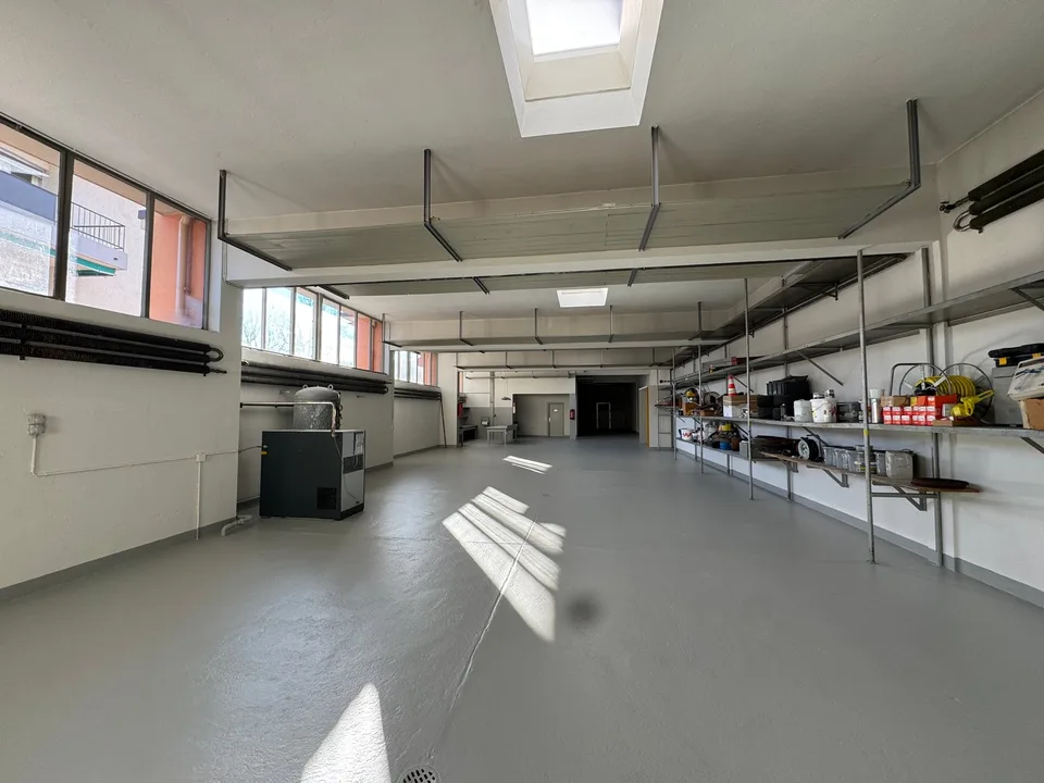 Verkauf oder Vermietung von Gewerbe-/Büro-/Verwaltungsimmobilie mit Büros in Balerna – Foto 2 von 30