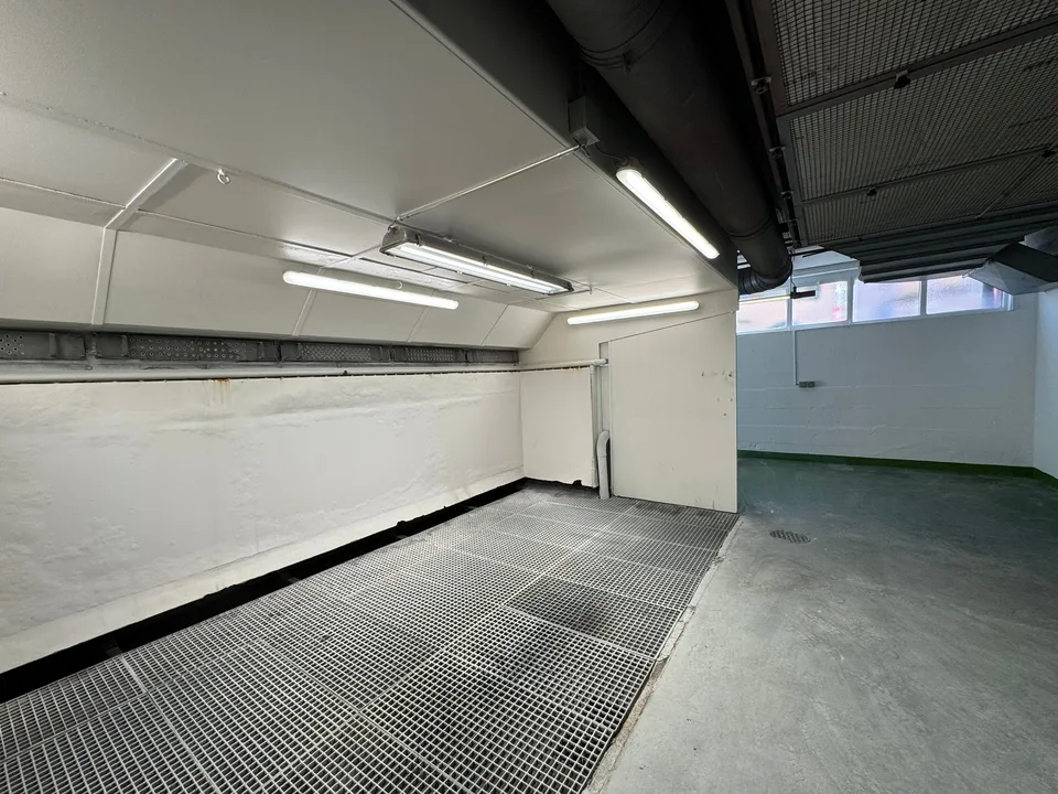 Verkauf oder Vermietung von Gewerbe-/Büro-/Verwaltungsimmobilie mit Büros in Balerna – Foto 25 von 30