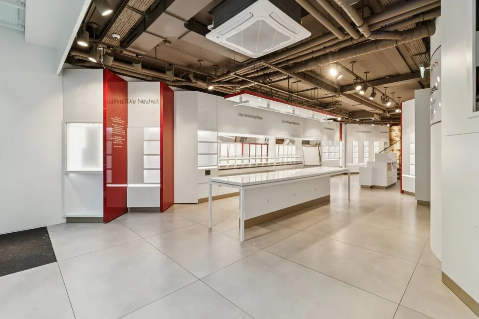 Posizione centrale ottimale, spazio commerciale ideale come negozio o studio – foto 2 di 7