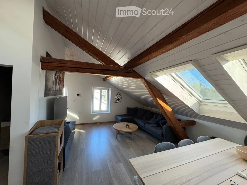 Schönes 3-Zimmer-Apartment mit sichtbaren Balken – Foto 2 von 7