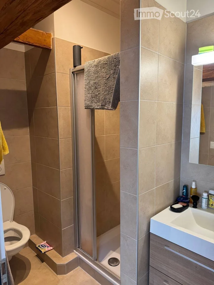 Schönes 3-Zimmer-Apartment mit sichtbaren Balken – Foto 7 von 7
