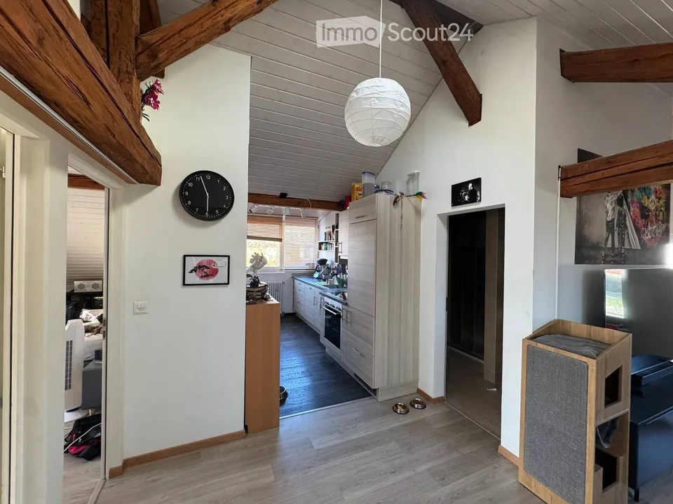 Schönes 3-Zimmer-Apartment mit sichtbaren Balken – Foto 3 von 7