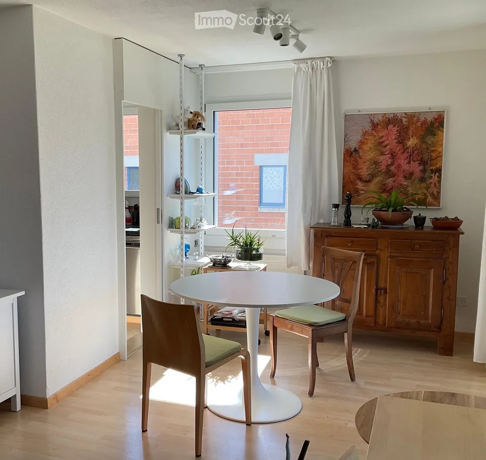 Helle 3.5 Zimmerwohnung mit 2 Balkonen – Foto 3 von 12