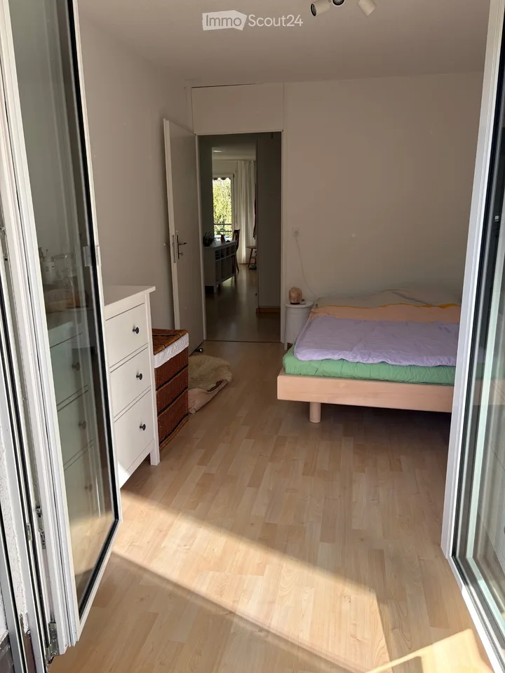 Helle 3.5 Zimmerwohnung mit 2 Balkonen – Foto 9 von 12