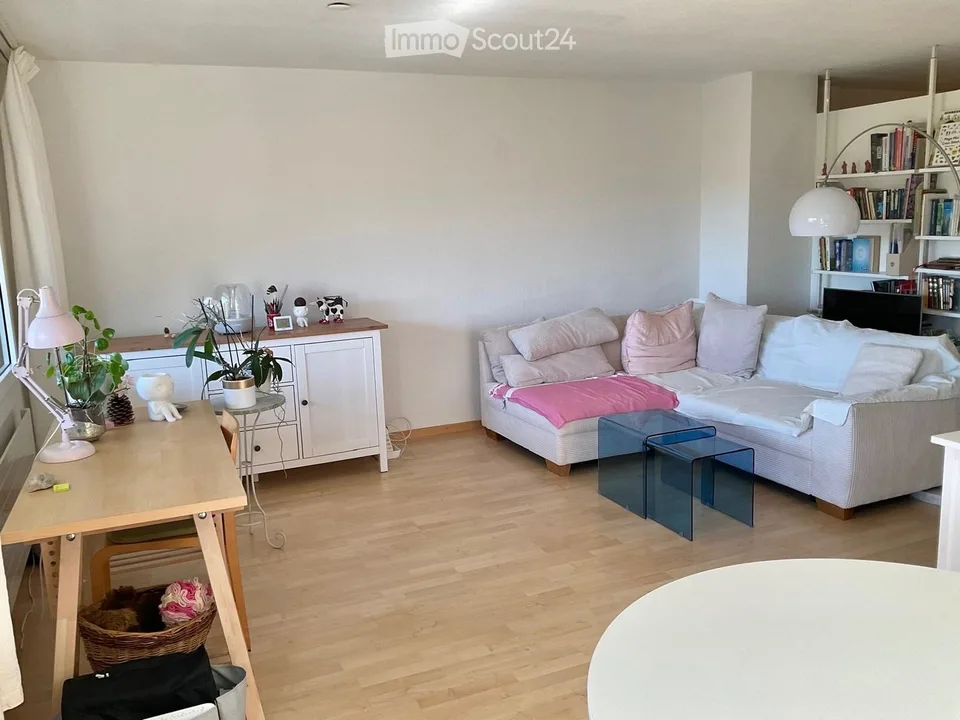 Helle 3.5 Zimmerwohnung mit 2 Balkonen – Foto 2 von 12