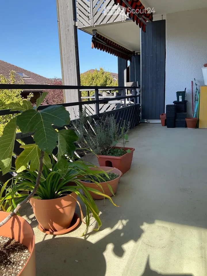 Helle 3.5 Zimmerwohnung mit 2 Balkonen – Foto 4 von 12