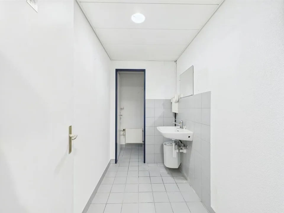 310m2 moderne Bürofläche im 2. OG in Murten – Foto 16 von 19