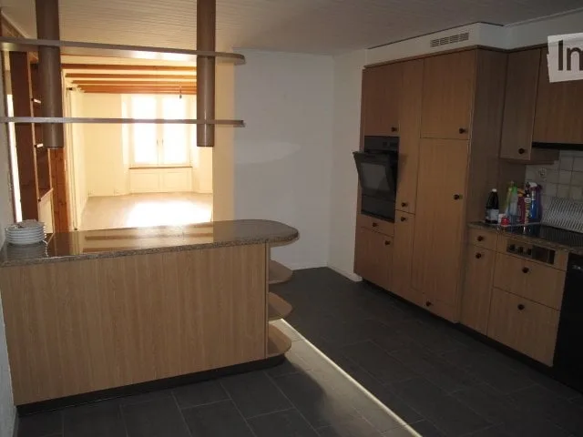 Ruhige, grosse 4 Zimmer-Wohnung, 1. Etage – Foto 3 von 9
