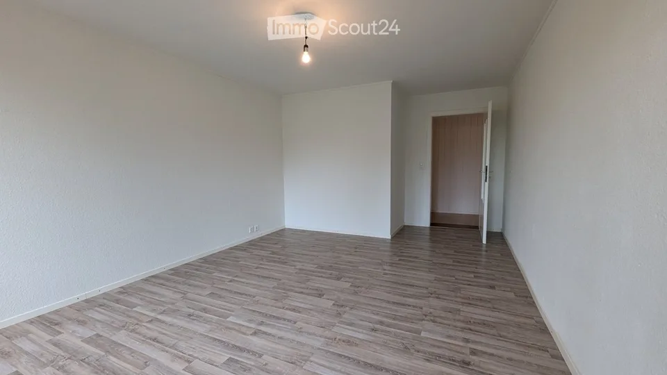 Ruhige, grosse 4 Zimmer-Wohnung, 1. Etage – Foto 5 von 9