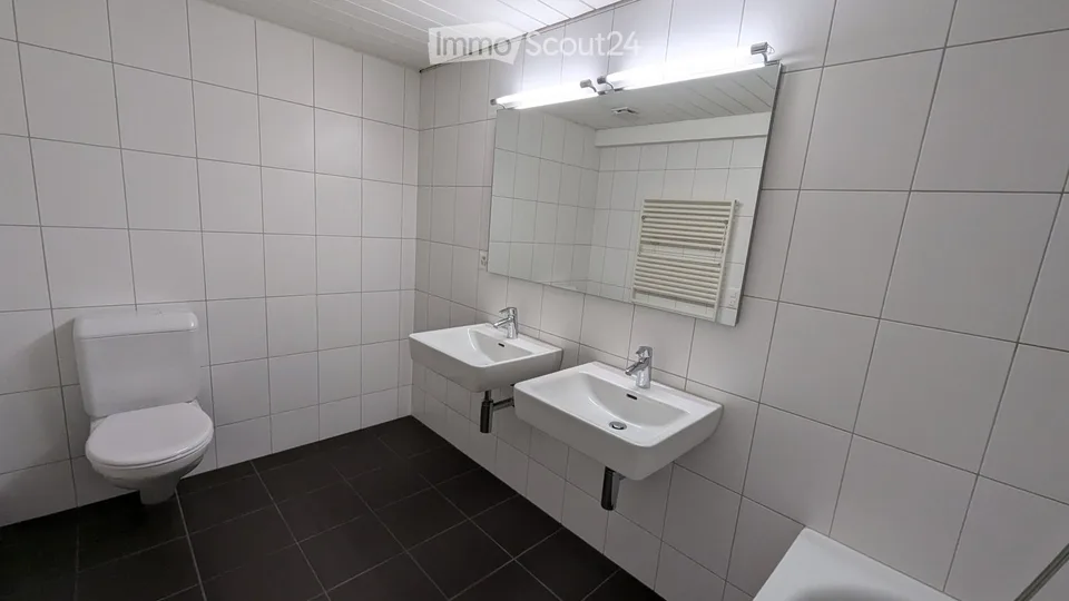 Ruhige, grosse 4 Zimmer-Wohnung, 1. Etage – Foto 8 von 9