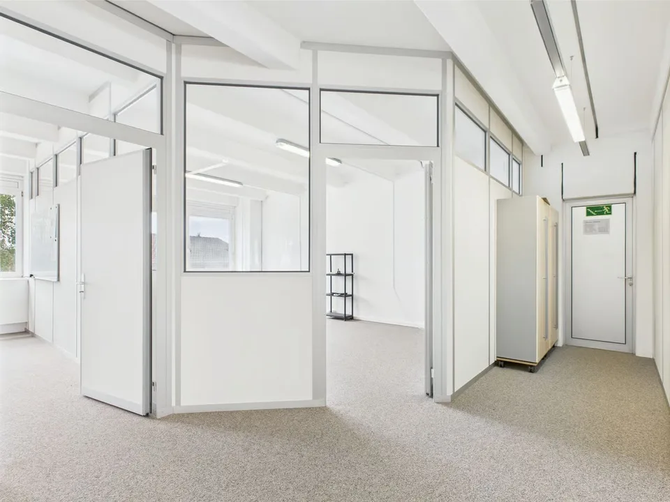350m2 Spazio ufficio moderno in posizione centrale a Murten – foto 16 di 21