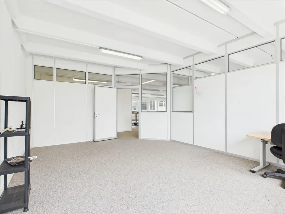 350m2 Spazio ufficio moderno in posizione centrale a Murten – foto 15 di 21