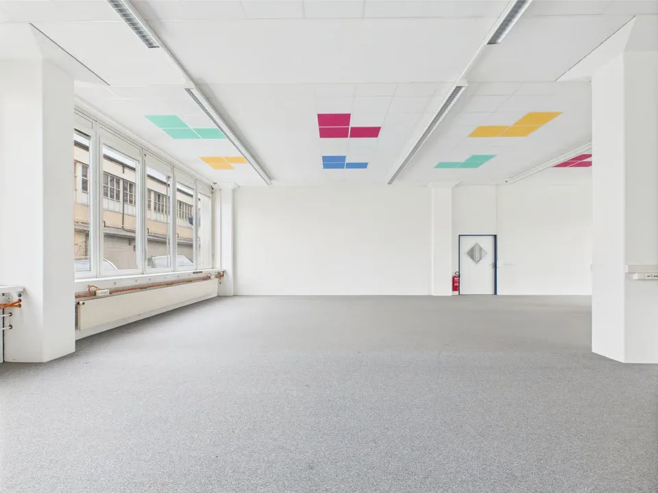 Moderne Gewerberäume im Erdgeschoss in Murten zu vermieten – Foto 4 von 9