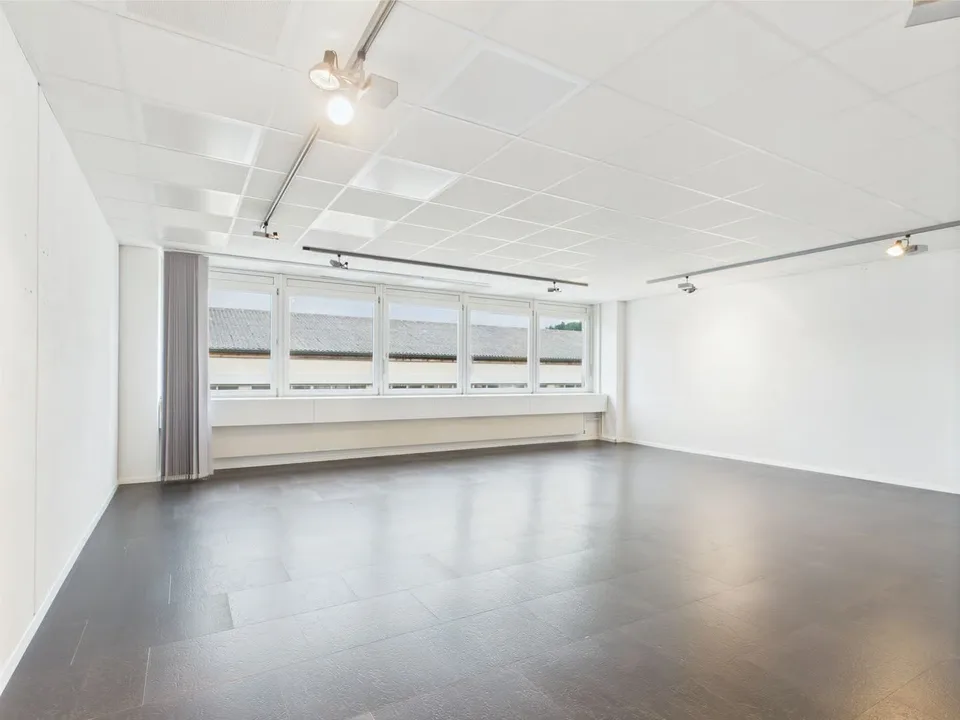 310m2 moderne Gewerbefläche im 2. OG in Murten – Foto 6 von 19