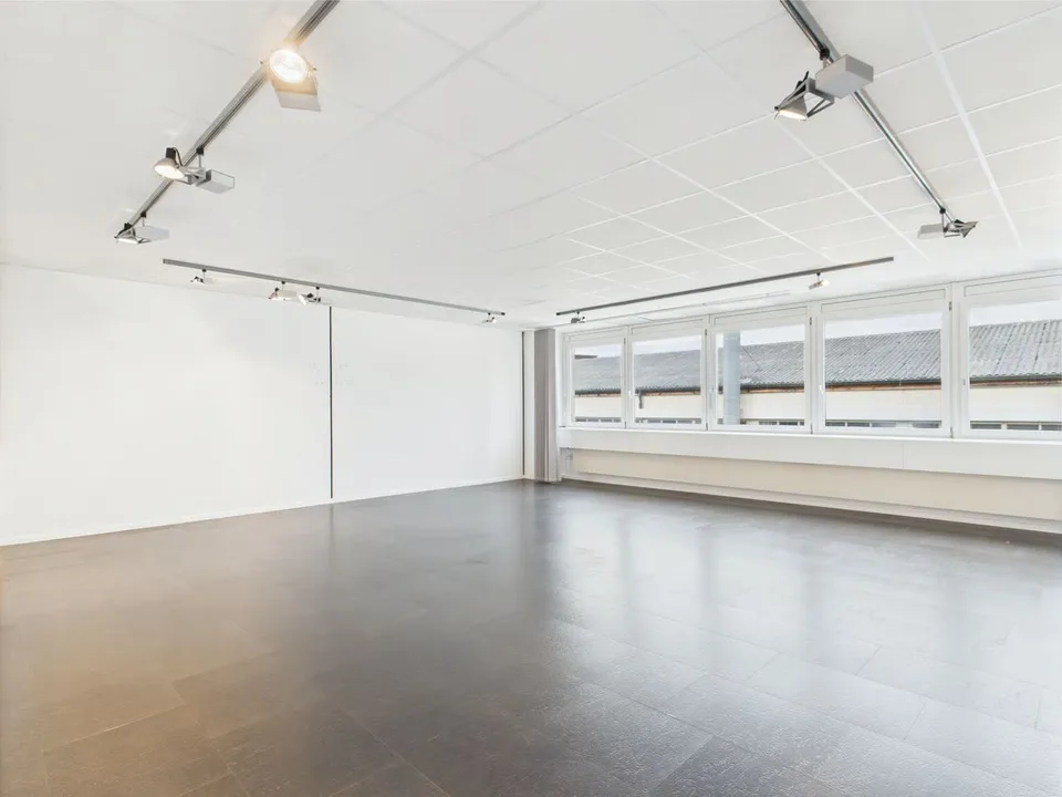 310m2 moderne Gewerbefläche im 2. OG in Murten – Foto 5 von 19