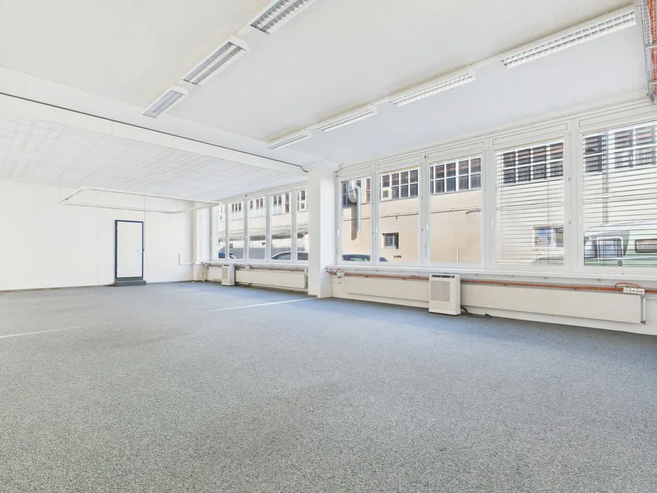 320m2 befahrbare Gewerbefläche im industriellen Design – Foto 6 von 18