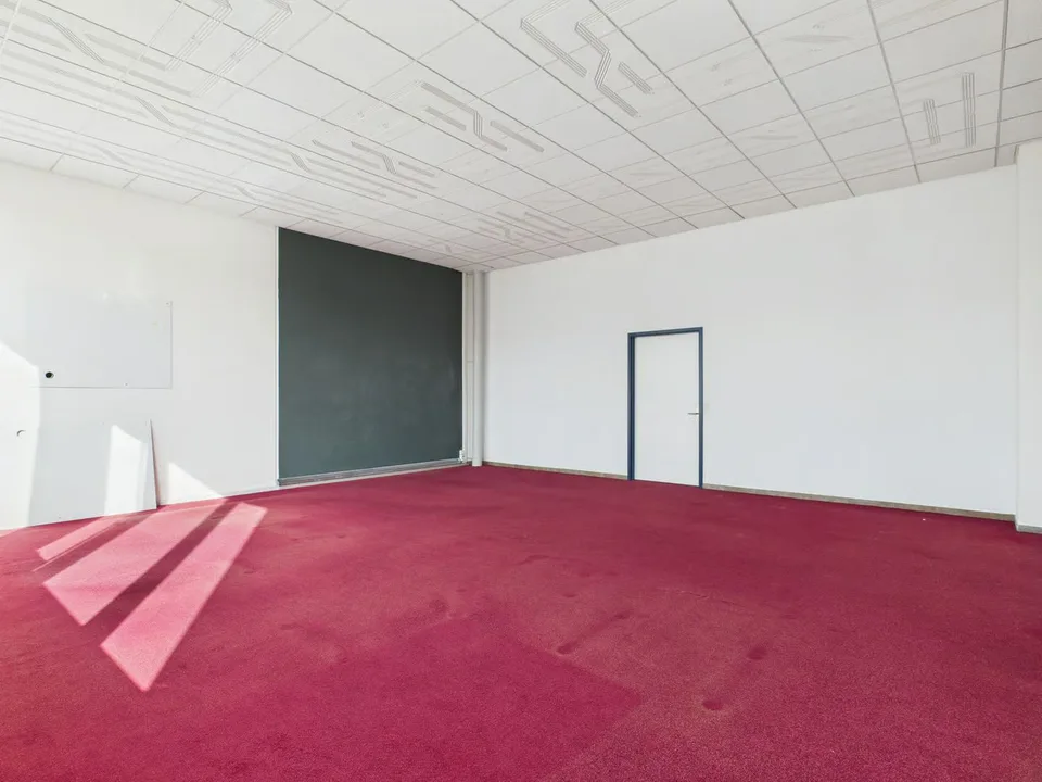 320m2 befahrbare Gewerbefläche im industriellen Design – Foto 8 von 18