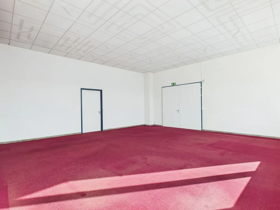 320m2 befahrbare Gewerbefläche im industriellen Design – Foto 9 von 18