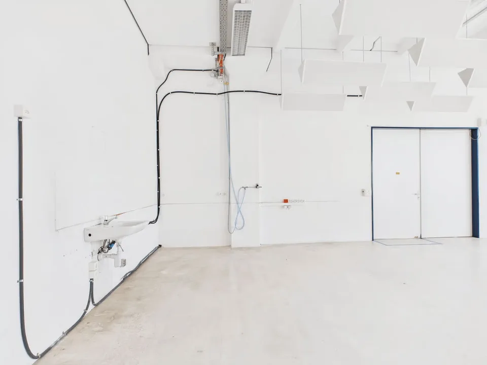 320m2 befahrbare Gewerbefläche im industriellen Design – Foto 15 von 18