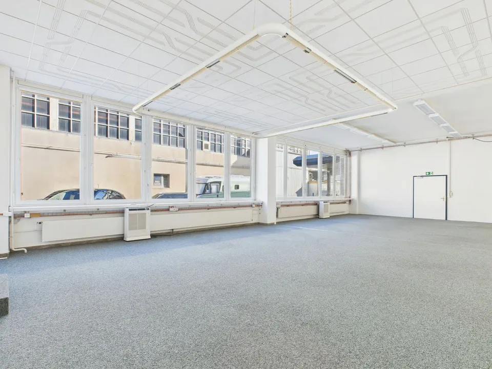 320m2 befahrbare Gewerbefläche im industriellen Design – Foto 3 von 18