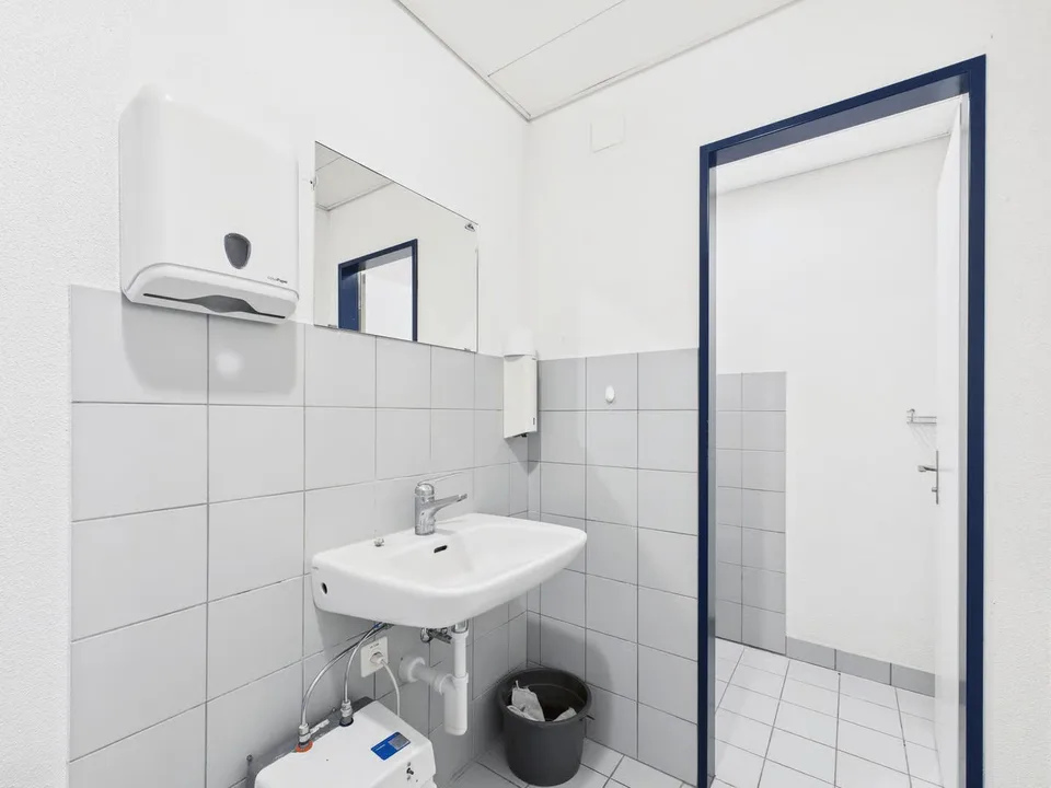 320m2 befahrbare Gewerbefläche im industriellen Design – Foto 18 von 18