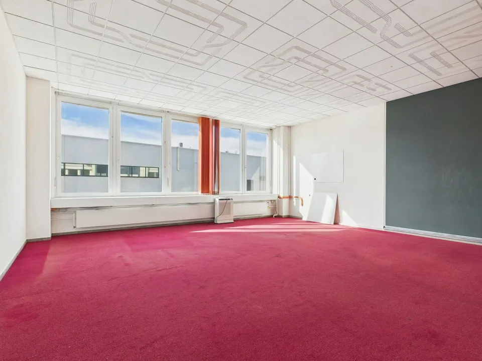 320m2 befahrbare Gewerbefläche im industriellen Design – Foto 7 von 18