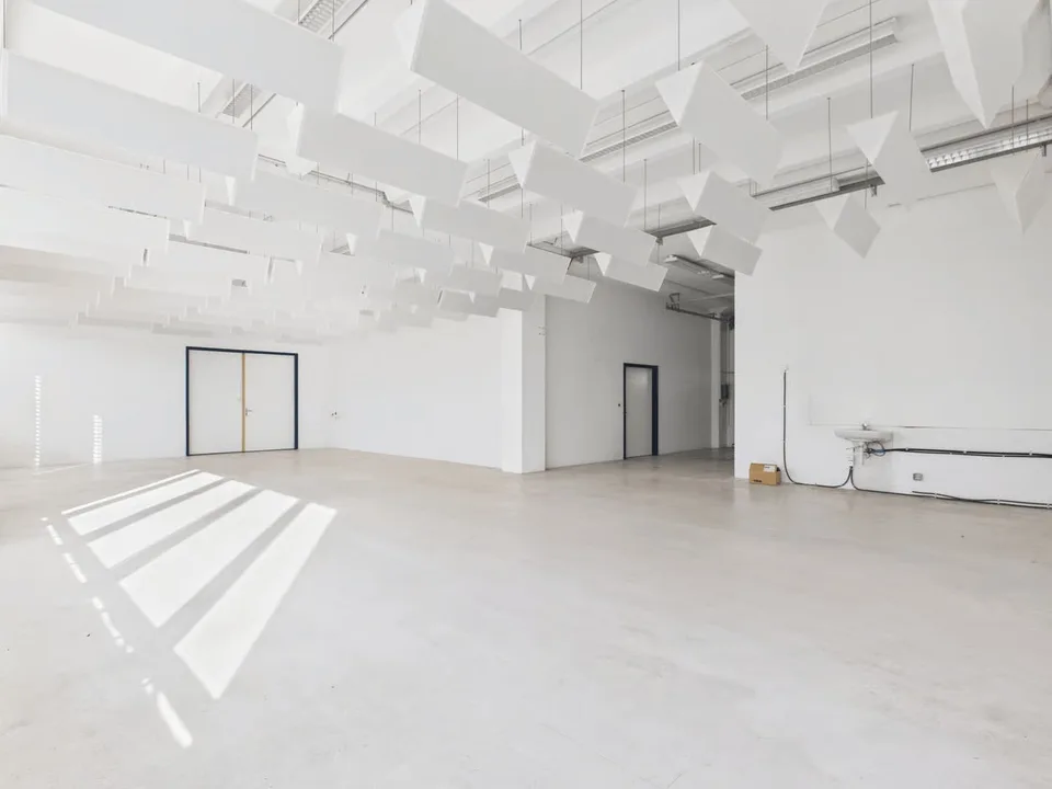 320m2 befahrbare Gewerbefläche im industriellen Design – Foto 13 von 18