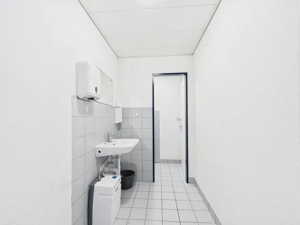 320m2 befahrbare Gewerbefläche im industriellen Design – Foto 17 von 18