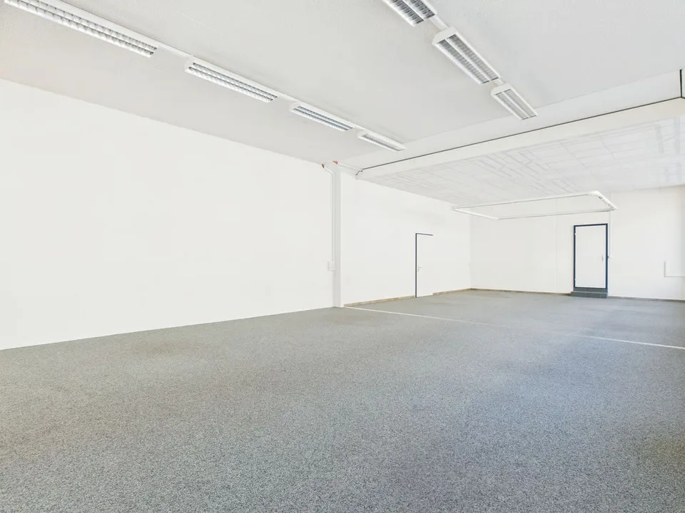 320m2 befahrbare Gewerbefläche im industriellen Design – Foto 5 von 18