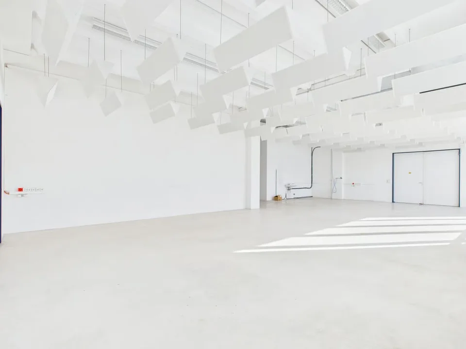 320m2 befahrbare Gewerbefläche im industriellen Design – Foto 12 von 18