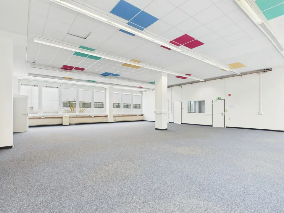 350m2 vielseitig nutzbare Bürofläche (Praxis, Kita, Physio) – Foto 4 von 11