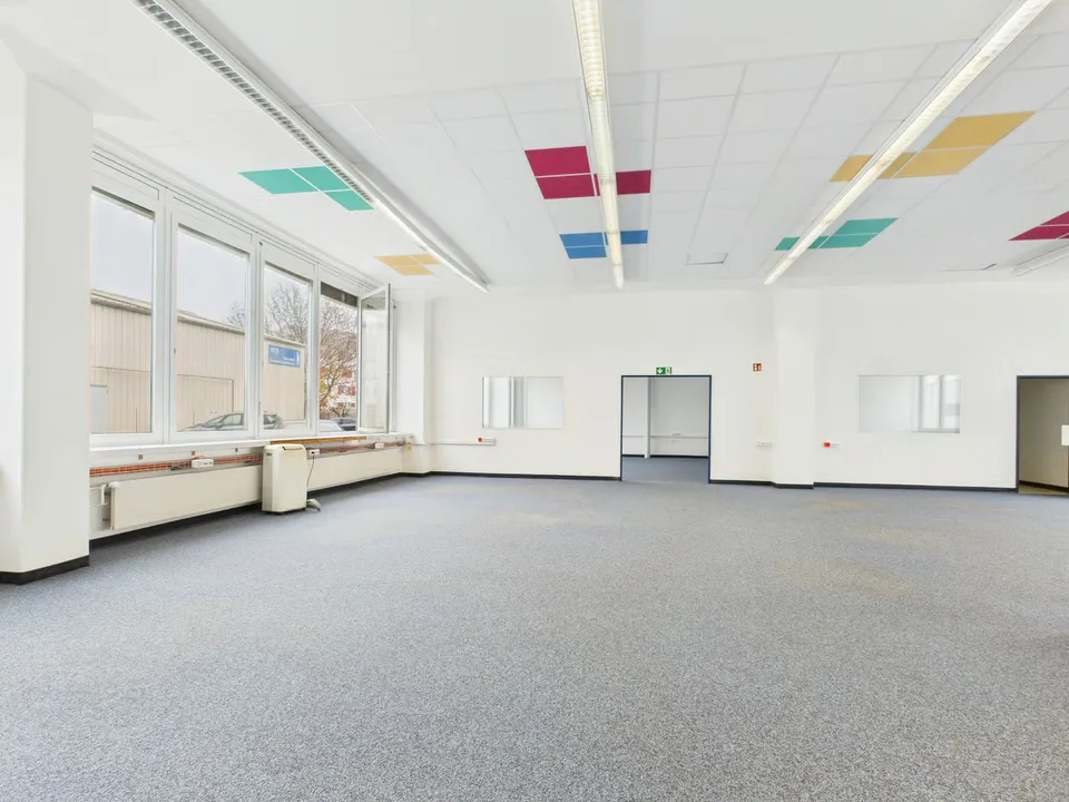 350m2 vielseitig nutzbare Bürofläche (Praxis, Kita, Physio) – Foto 2 von 11