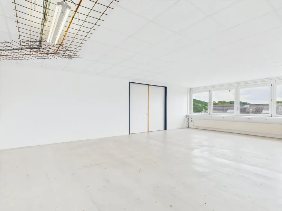 350m2 - Moderne und helle Gewerbefläche im 2. OG mit toller Aussicht – Foto 4 von 14