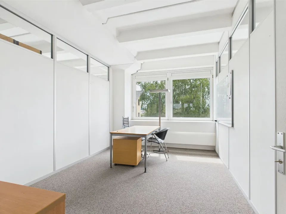 350m2 helle Gewerbefläche mit integrierten Büros – Foto 12 von 21