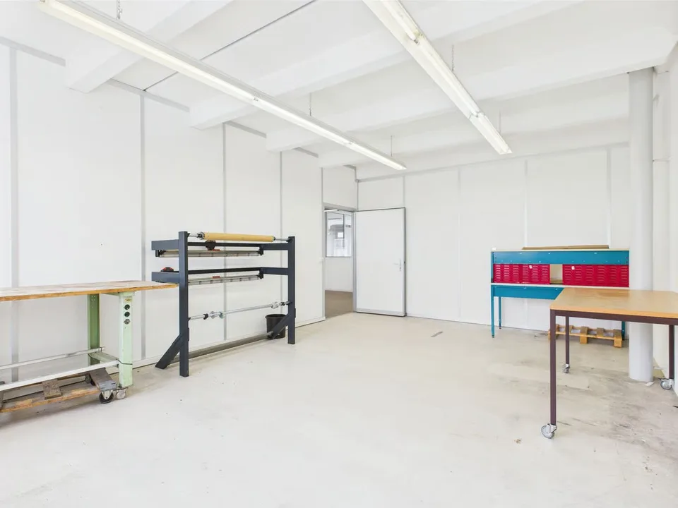 350m2 helle Gewerbefläche mit integrierten Büros – Foto 18 von 21