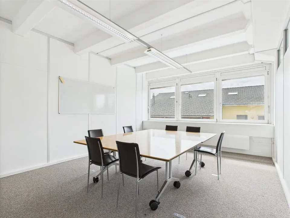 350m2 helle Gewerbefläche mit integrierten Büros – Foto 8 von 21