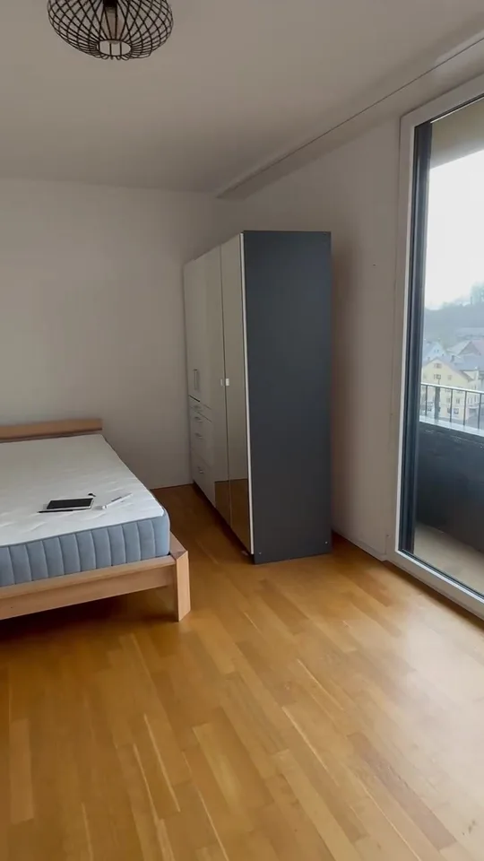 Befristet: Möbliertes WG-Zimmer mit eigenem Bad und Tiefgaragenplatz – November bis Januar – Foto 5 von 8