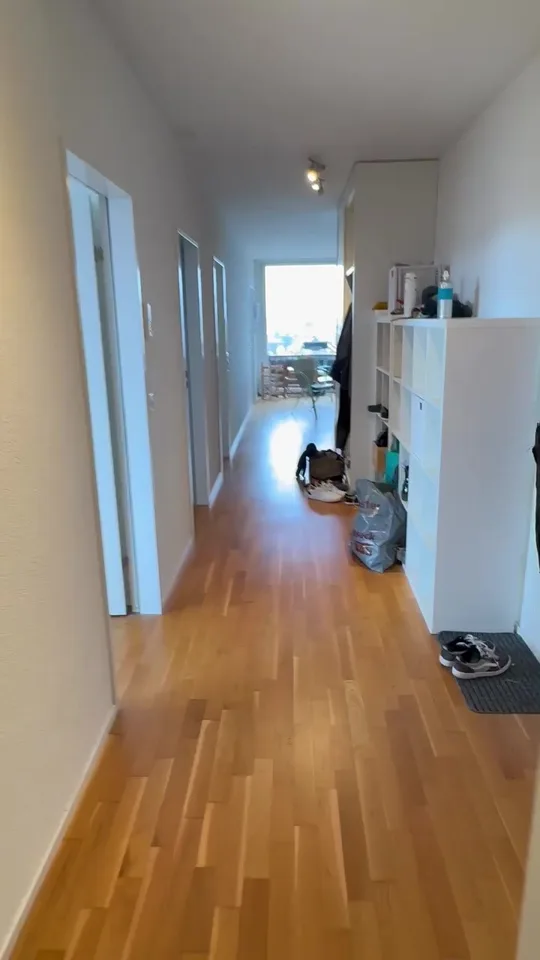 Befristet: Möbliertes WG-Zimmer mit eigenem Bad und Tiefgaragenplatz – November bis Januar – Foto 4 von 8