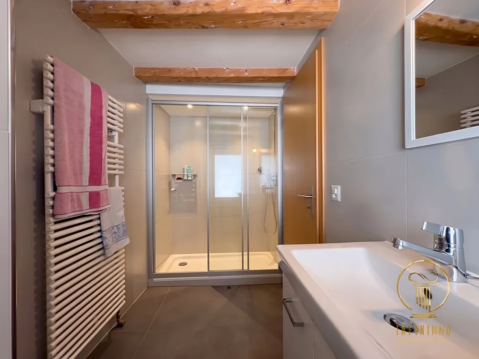 Saint-George - PORTA APERTA - Casa contemporanea rinnovata con gusto, vista lago e fascino unico! – foto 13 di 13