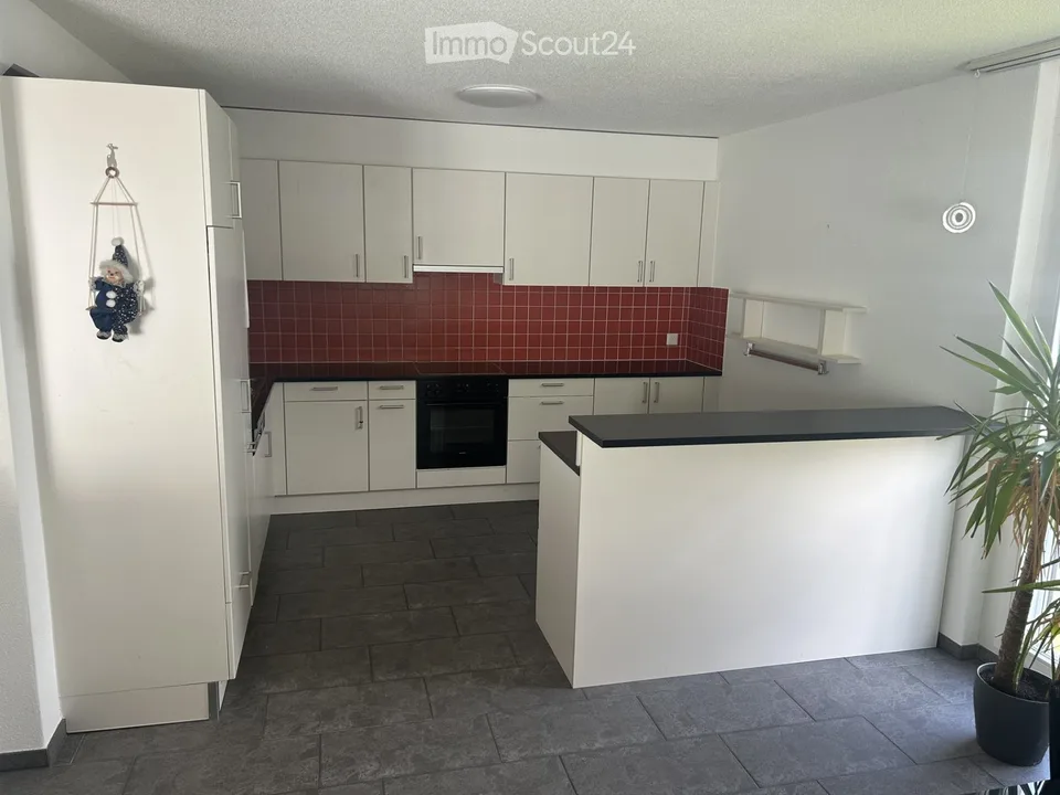 Moderne und grosszügige 4 1/2 Zimmer Eigentums-Wohnung mit grossem verglastem Balkon – Foto 9 von 17
