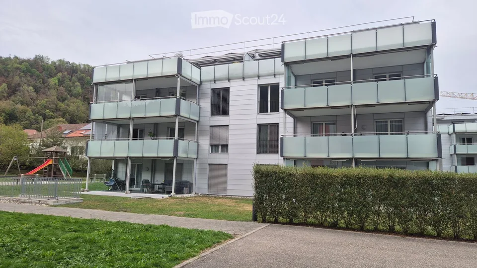 Moderne und grosszügige 4 1/2 Zimmer Eigentums-Wohnung mit grossem verglastem Balkon – Foto 14 von 17